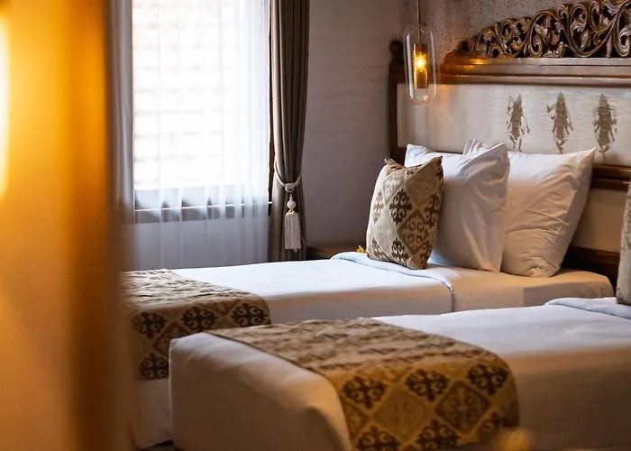 Puri Kantor Legacy - Heritage Palace Hotel Ubud