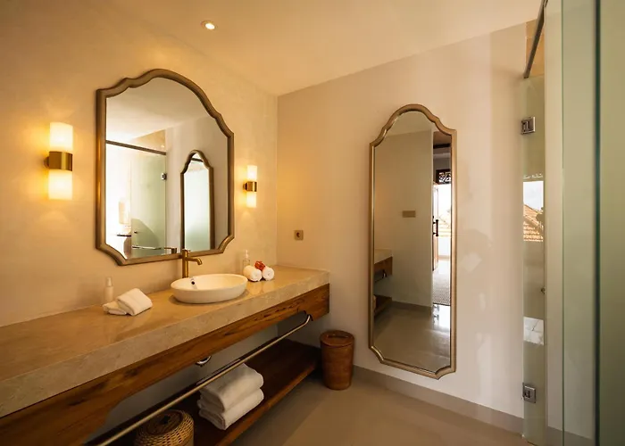 Puri Kantor Legacy - Heritage Palace Hotel 4*